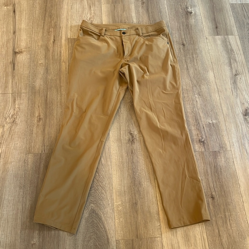 lululemon athletica Men's Stretch Chino Pants in Camel Brown